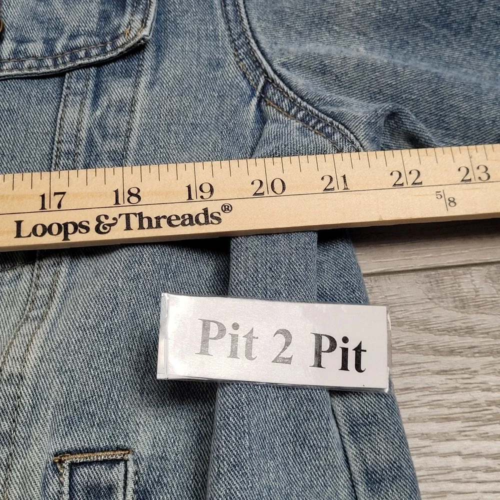 Vintage Style Denim Jacket Womens L Light Wash‎ Distressed Trucker Sloping Hem